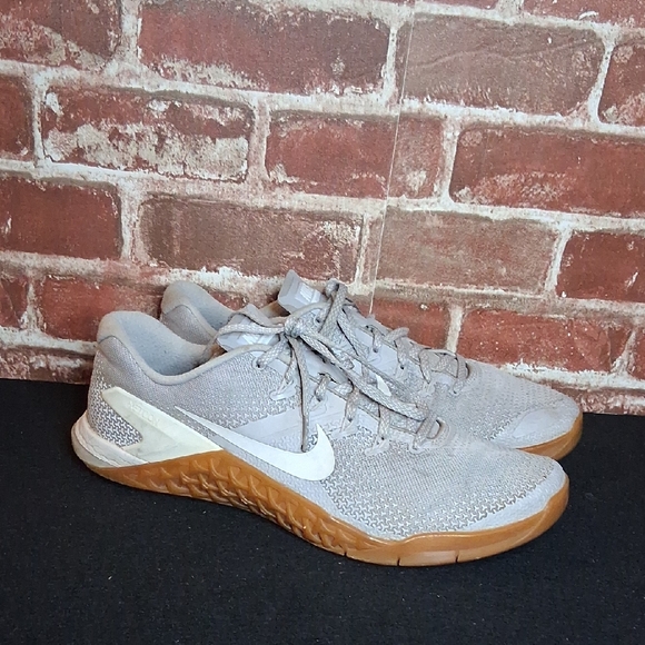 Nike Metcon 4 Atmosphere Shoes Mens Size 11 Grey Gum Running Athletic - Picture 1 of 7